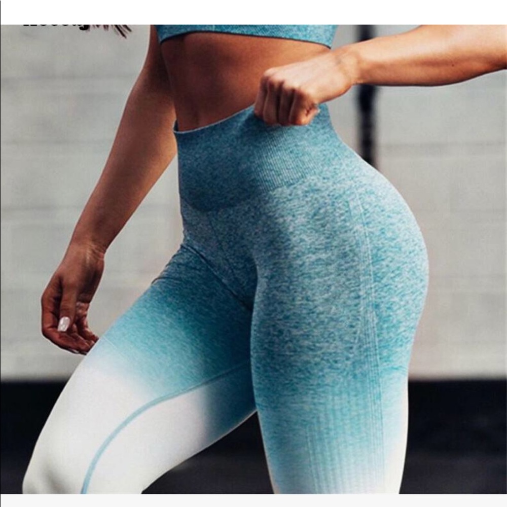 Blue and white ombré leggings
